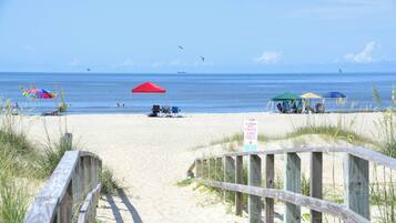 Solstolar och strandhanddukar