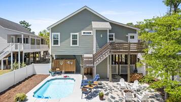 Alberca al aire libre y alberca climatizada