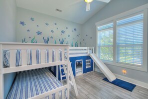 3 bedrooms, desk, iron/ironing board, travel cot