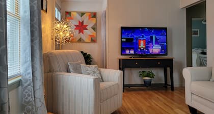 Center of town, sweet comfy home ready with private yard and hot tub
