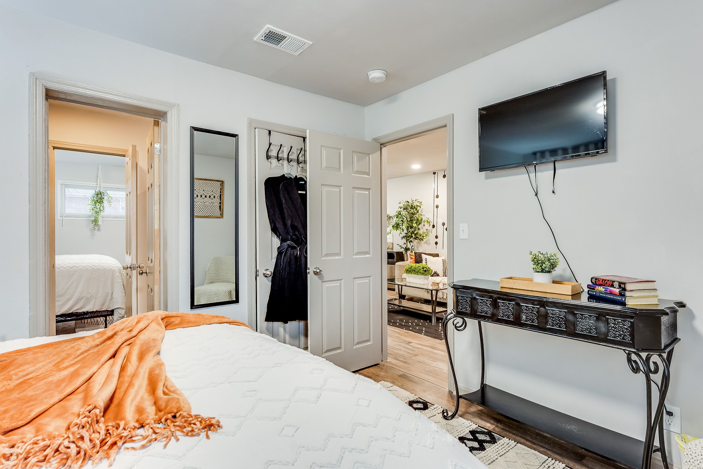 2 chambres, bureau, fer et planche à repasser, accès au Wi-Fi (inclus)