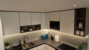 Private kitchen - Lavish 2 Bedroom Apartment (London)