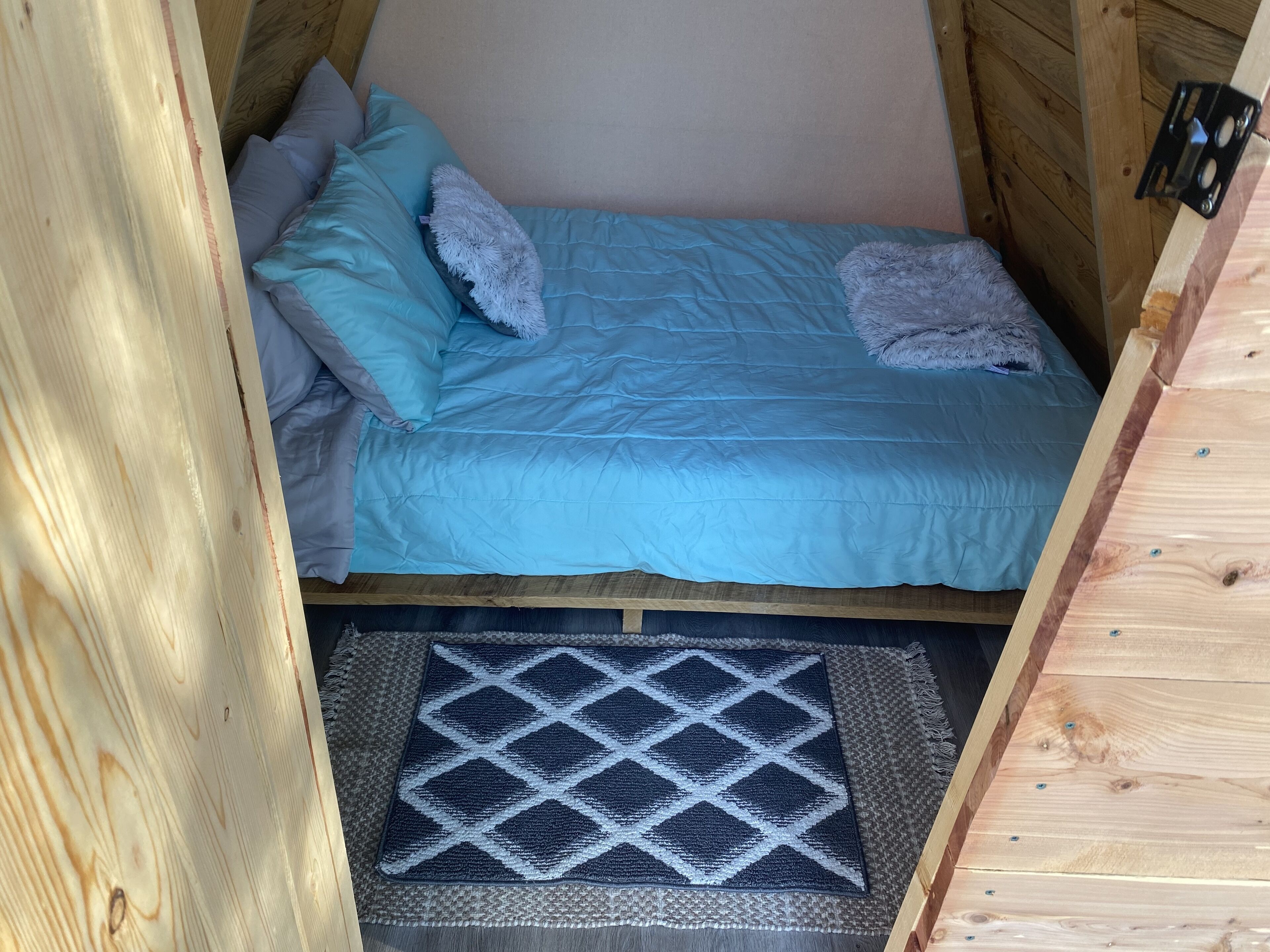 2 bedrooms, bed sheets