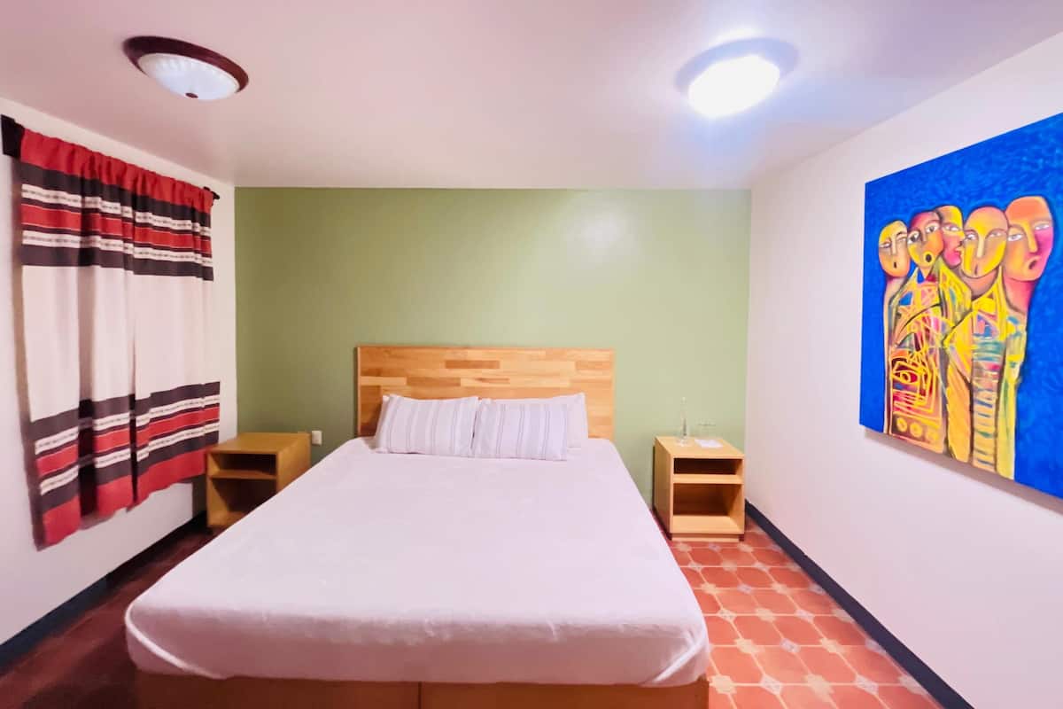 Standard Room | WiFi (free), individually decorated, individually furnished, bed sheets