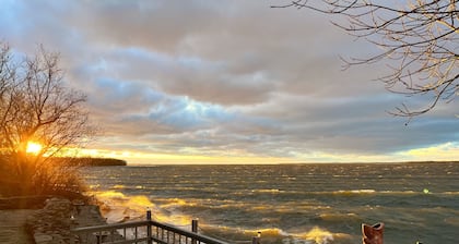 Stone Cove Cottage at Sacket on Lake Ontario