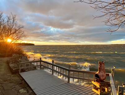 Stone Cove Cottage at Sacket on Lake Ontario