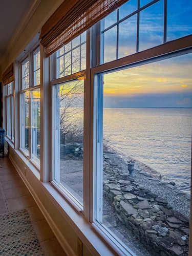 Stone Cove Cottage at Sacket on Lake Ontario