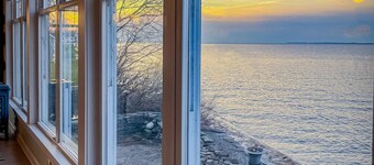 Stone Cove Cottage at Sacket on Lake Ontario