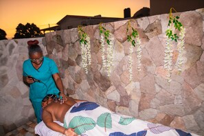 Hot stone massages, deep-tissue massages, Swedish massages - Topaz Apartment Villa - Mountain View  (Soufrière)