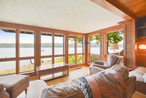 Sunshine Daydream - "300 Feet of Natural Honeoye Lake Shoreline!"