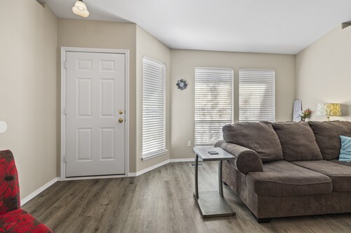 2min>RidgecrestGolf*1300ft²*LargeBackyard*1000Mbps