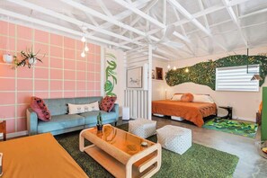 1 slaapkamer, een strijkplank/strijkijzer