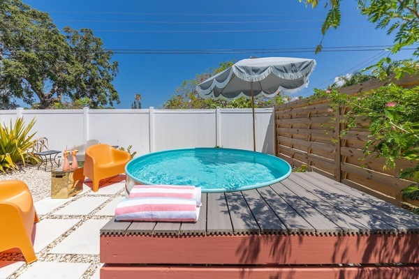 Tina de hidromasaje al aire libre