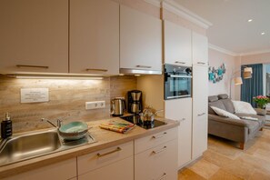 Kühlschrank, Ofen, Herdplatte, Geschirrspüler