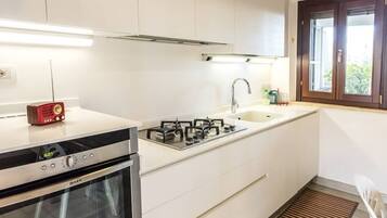 Frigorifero, forno, lavastoviglie