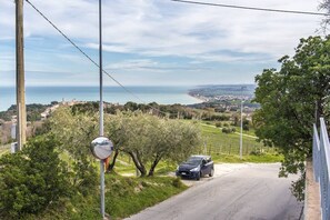 Property grounds - S294 - Sirolo, wonderful three-room apartment with terrace and sea view (Sirolo)