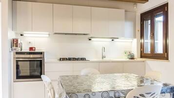 Frigorifero, forno, lavastoviglie