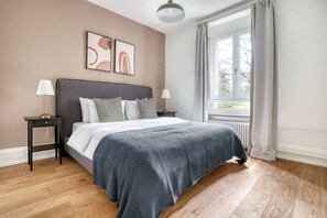 2 bedrooms, iron/ironing board, WiFi, bed sheets - Sunlit Gundeldingen 3 Room w/ Storage, nr Basel Main Stn, by Blueground (Basel)