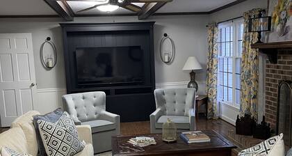 Picturesque Farm Retreat within minutes of Kerr Lake!