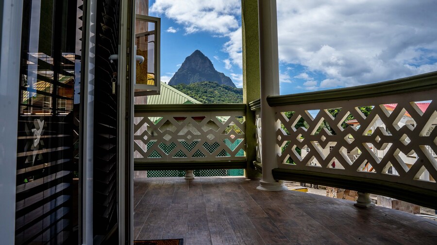 Topaz Apartment Villa - Piton View