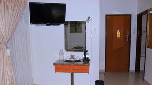 Exclusive Double Room - Crown Bed & Breakfast (Francistown)