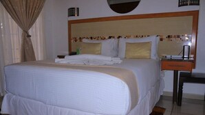 Exclusive Double Room - Crown Bed & Breakfast (Francistown)