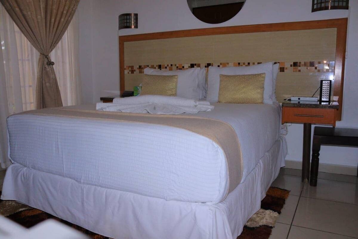 Exclusive Double Room | Minibar, desk, laptop workspace, blackout drapes