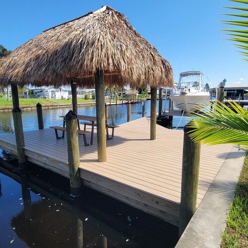 Gulf access waterfront home with boat dock, 4BRs, 2 BAs, sleep 10+ walk to beach
