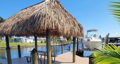 Gulf access waterfront home with boat dock, 4BRs, 2 BAs, sleep 10+ walk to beach