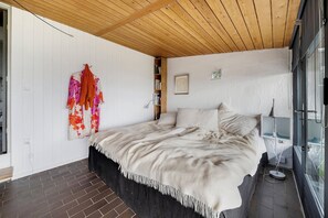3 bedrooms, iron/ironing board, free WiFi - Architect designed holiday home with sea view (Gudhjem)