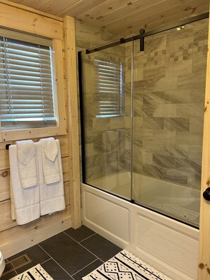 Douche, serviettes fournies