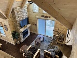 Smart TV y chimenea