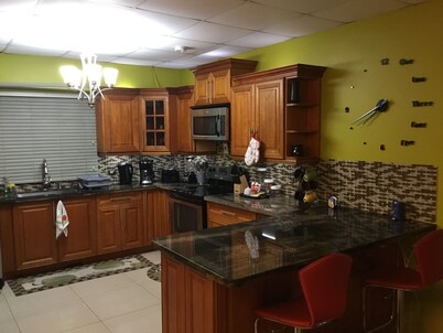 2 bedroom apartment  located 5 minutes from the highway & downtown shopping 