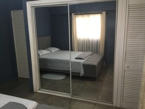 2 chambres, fer et planche à repasser, Wi-Fi gratuit, draps fournis