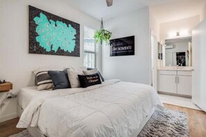 2 habitaciones, escritorio, tabla de planchar con plancha y wifi 