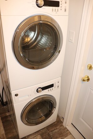 Interior - Spacious 3 Bedroom walkout Basement Apartment (Ajax)