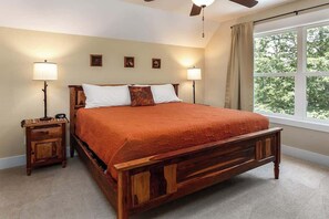 3 bedrooms, iron/ironing board, travel cot, WiFi - Mountain Cottage Comfort - Highly Rated - King Beds - A+ Location - Fast WiFi (Horse Shoe)