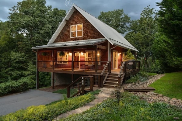 Exterior - Clean, Comfortable Holiday Season Home | King Beds (Horse Shoe)