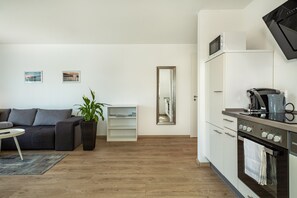 Frigorífic, microones, forn i placa de cuina 