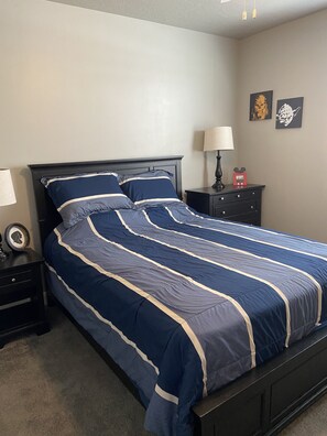 3 bedrooms, desk, travel cot, WiFi