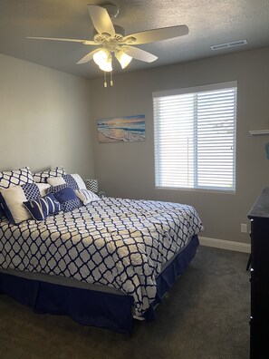 3 bedrooms, desk, travel crib, WiFi