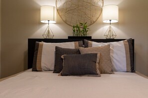 3 عدّة غرف نوم ومكواة/لوح كي