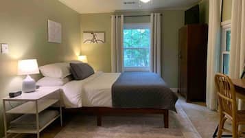 2 habitaciones, escritorio, tabla de planchar con plancha y wifi