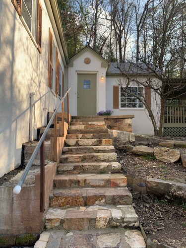 Pet-Friendly Cottage, Forest Views, 1 Mi to Hiking/Town/Dining