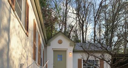 Pet-Friendly Cottage, Forest Views, 1 Mi to Hiking/Town/Dining