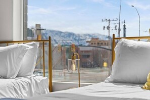 2 habitaciones, escritorio, tabla de planchar con plancha y wifi 