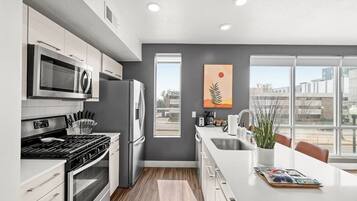 Fridge, microwave, oven, stovetop