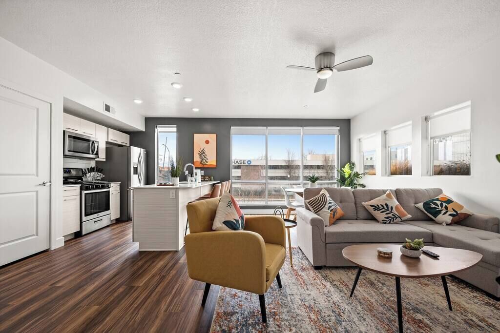 Een televisie en een kantoor