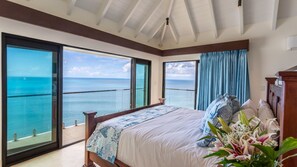 2 chambres, coffres-forts dans les chambres, fer et planche à repasser