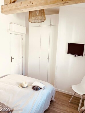 2 bedrooms, free WiFi - Bungalow with terrace close to the Gigaro beach (LA CROIX VALMER)